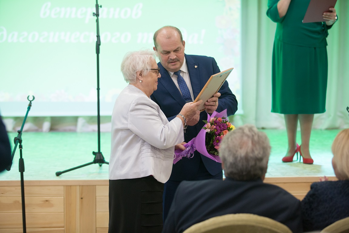 Сценарий праздника, посвященного Дню учителя, «Просто вы волшебники!»